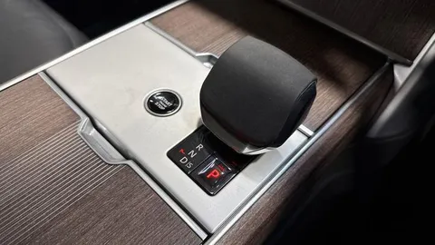 KW74WJJ Land Rover Range Rover 3.0 P460e Autobiography 4dr Auto Thumbnail #13