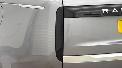 KW74WJJ Land Rover Range Rover 3.0 P460e Autobiography 4dr Auto Thumbnail #18