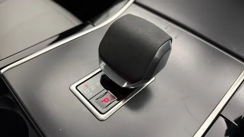 KT73JCY Land Rover Range Rover Velar 2.0 D200 MHEV Dynamic SE 5dr Auto Thumbnail #13