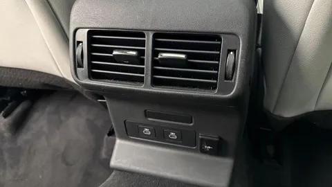 KT73JCY Land Rover Range Rover Velar 2.0 D200 MHEV Dynamic SE 5dr Auto Thumbnail #17