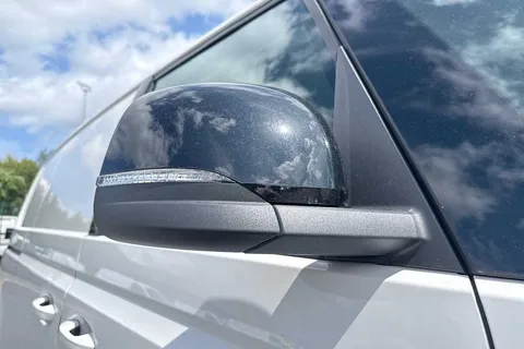 DG25EVC Volkswagen ID. Buzz 210kW Commerce 79kWh Auto Thumbnail #25