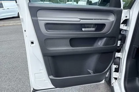 DG25EVC Volkswagen ID. Buzz 210kW Commerce 79kWh Auto Thumbnail #32