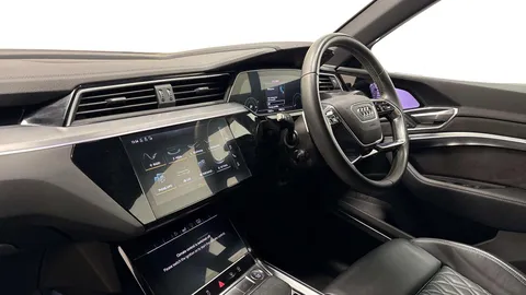 GY20YAV Audi e-tron 300kW 55 Quattro 95kWh Launch Edition 5dr Auto Thumbnail #4