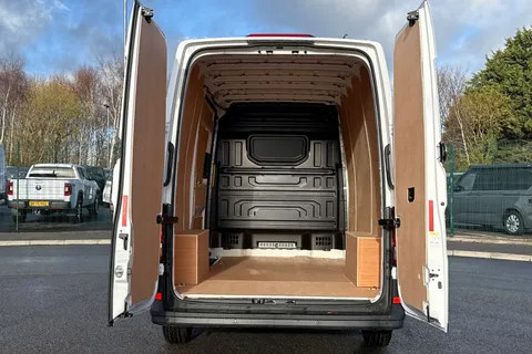 6 of 58 for Volkswagen Crafter CR35 Commerce MWB 140 PS FWD - Business Pack