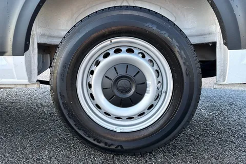 11 of 58 for Volkswagen Crafter CR35 Commerce MWB 140 PS FWD - Business Pack