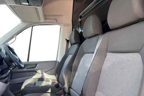 15 of 58 for Volkswagen Crafter CR35 Commerce MWB 140 PS FWD - Business Pack