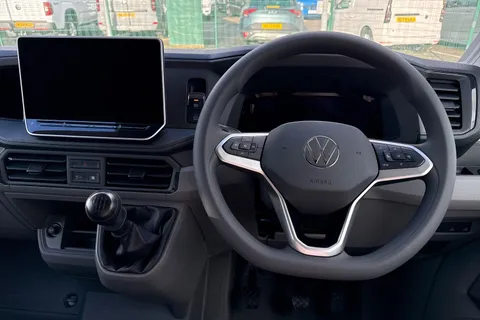 17 of 58 for Volkswagen Crafter CR35 Commerce MWB 140 PS FWD - Business Pack