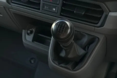 22 of 58 for Volkswagen Crafter CR35 Commerce MWB 140 PS FWD - Business Pack