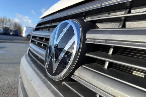 28 of 58 for Volkswagen Crafter CR35 Commerce MWB 140 PS FWD - Business Pack