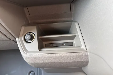 39 of 58 for Volkswagen Crafter CR35 Commerce MWB 140 PS FWD - Business Pack