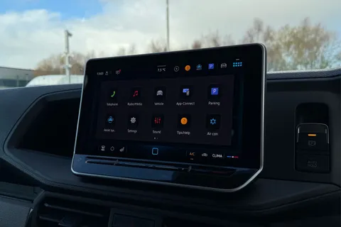 46 of 58 for Volkswagen Crafter CR35 Commerce MWB 140 PS FWD - Business Pack