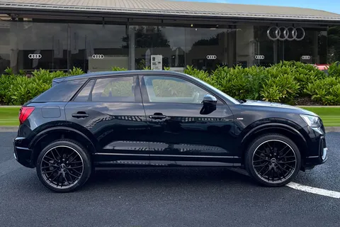 KN22YAK Audi Q2 Black Edition 35 TDI quattro 150 PS S tronic Thumbnail #4