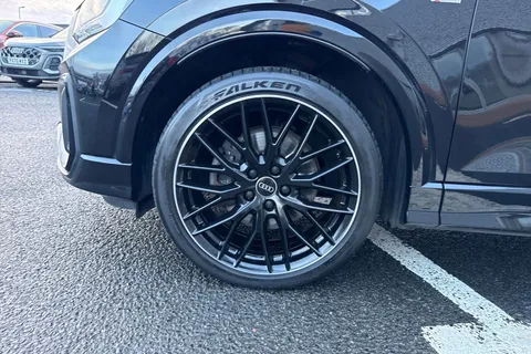 KN22YAK Audi Q2 Black Edition 35 TDI quattro 150 PS S tronic Thumbnail #12