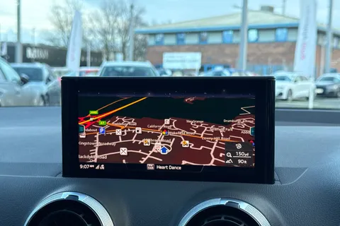 KN22YAK Audi Q2 Black Edition 35 TDI quattro 150 PS S tronic Thumbnail #18