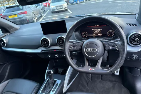 KN22YAK Audi Q2 Black Edition 35 TDI quattro 150 PS S tronic Thumbnail #19