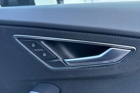 KN22YAK Audi Q2 Black Edition 35 TDI quattro 150 PS S tronic Thumbnail #22