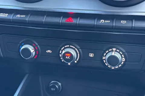 KN22YAK Audi Q2 Black Edition 35 TDI quattro 150 PS S tronic Thumbnail #23