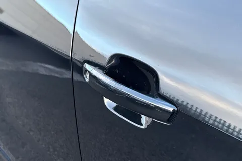 KN22YAK Audi Q2 Black Edition 35 TDI quattro 150 PS S tronic Thumbnail #30