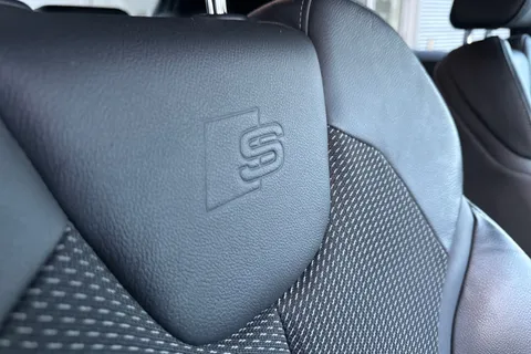 KN22YAK Audi Q2 Black Edition 35 TDI quattro 150 PS S tronic Thumbnail #45