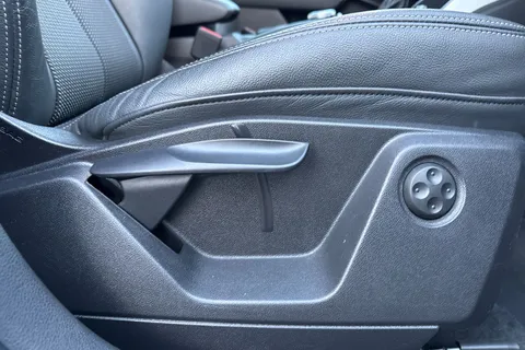 KN22YAK Audi Q2 Black Edition 35 TDI quattro 150 PS S tronic Thumbnail #46