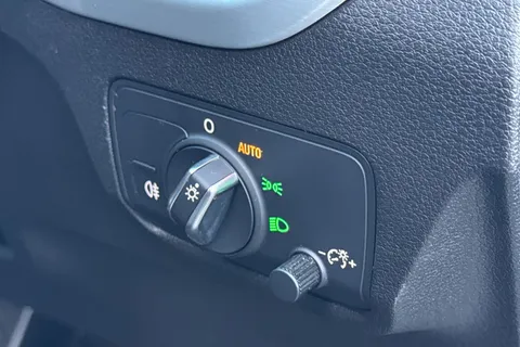 KN22YAK Audi Q2 Black Edition 35 TDI quattro 150 PS S tronic Thumbnail #48