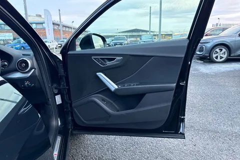 KN22YAK Audi Q2 Black Edition 35 TDI quattro 150 PS S tronic Thumbnail #49