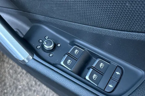 KN22YAK Audi Q2 Black Edition 35 TDI quattro 150 PS S tronic Thumbnail #50