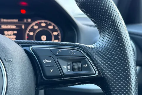 KN22YAK Audi Q2 Black Edition 35 TDI quattro 150 PS S tronic Thumbnail #53