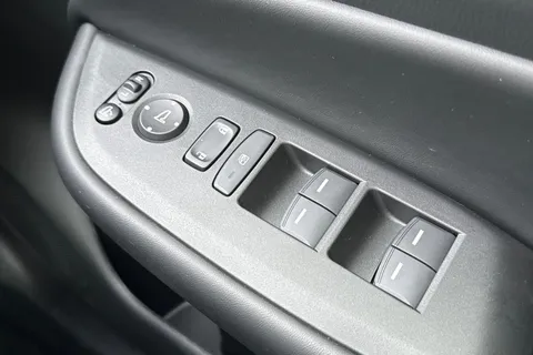 RX75UMT Honda Jazz 1.5 i-MMD Hybrid Advance 5dr eCVT Thumbnail #38