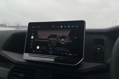 DC75BXB Volkswagen Crafter CR35 Commerce Plus MWB 140 PS Man FWD  - Digital Dash/Camera/Heated Windscr Thumbnail #21