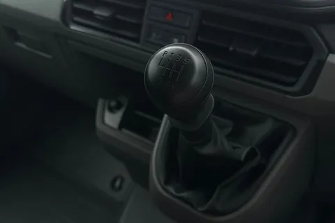 DC75AOR Volkswagen Crafter CR35 Commerce Plus MWB 140 PS Man FWD  - Digital Dash/Camera/Heated Windscr Thumbnail #22