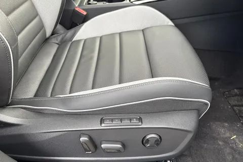  Volkswagen Golf 1.5 TSI eHybrid 19.7kWh GTE DSG Euro 6 (s/s) 5dr Thumbnail #40