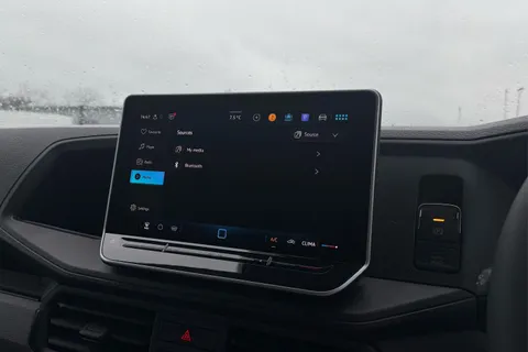 DC75AFX Volkswagen Crafter CR35 Commerce Plus MWB 140 PS Man FWD  - Digital Dash/Camera/Heated Windscr Thumbnail #52