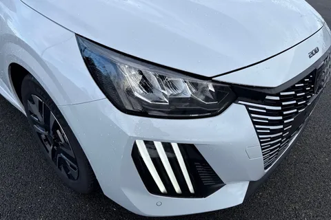  PEUGEOT 208 1.2 HYBRID Allure e-DSC6 Euro 6 (s/s) 5dr Thumbnail #8