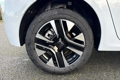  PEUGEOT 208 1.2 HYBRID Allure e-DSC6 Euro 6 (s/s) 5dr Thumbnail #10