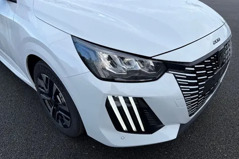  PEUGEOT 208 1.2 HYBRID Allure e-DSC6 Euro 6 (s/s) 5dr Thumbnail #24