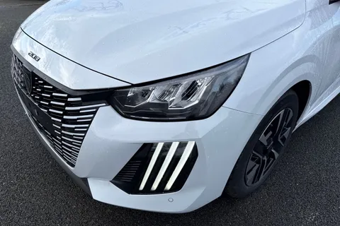  PEUGEOT 208 1.2 HYBRID Allure e-DSC6 Euro 6 (s/s) 5dr Thumbnail #25