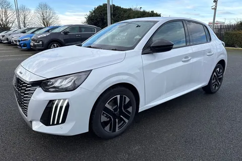  PEUGEOT 208 1.2 HYBRID Allure e-DSC6 Euro 6 (s/s) 5dr Thumbnail #26