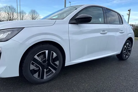  PEUGEOT 208 1.2 HYBRID Allure e-DSC6 Euro 6 (s/s) 5dr Thumbnail #27