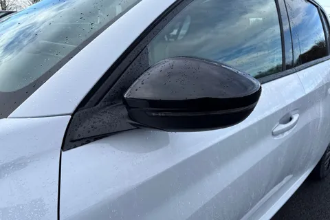  PEUGEOT 208 1.2 HYBRID Allure e-DSC6 Euro 6 (s/s) 5dr Thumbnail #28