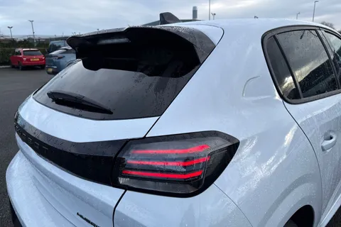  PEUGEOT 208 1.2 HYBRID Allure e-DSC6 Euro 6 (s/s) 5dr Thumbnail #31