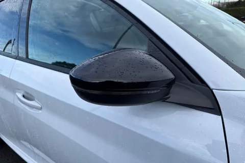  PEUGEOT 208 1.2 HYBRID Allure e-DSC6 Euro 6 (s/s) 5dr Thumbnail #36