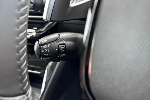  PEUGEOT 208 1.2 HYBRID Allure e-DSC6 Euro 6 (s/s) 5dr Thumbnail #40