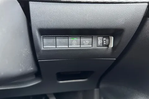  PEUGEOT 208 1.2 HYBRID Allure e-DSC6 Euro 6 (s/s) 5dr Thumbnail #41
