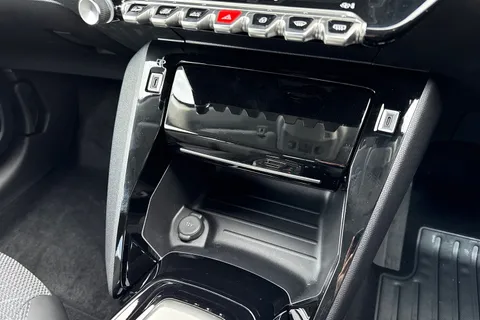  PEUGEOT 208 1.2 HYBRID Allure e-DSC6 Euro 6 (s/s) 5dr Thumbnail #54