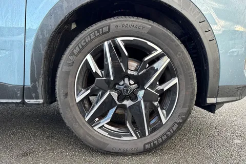 DE25WSX PEUGEOT 3008 1.2 HYBRID GT e-DSC6 Euro 6 (s/s) 5dr Thumbnail #9