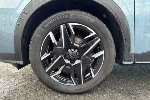 DE25WSX PEUGEOT 3008 1.2 HYBRID GT e-DSC6 Euro 6 (s/s) 5dr Thumbnail #11