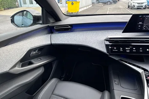 DE25WSX PEUGEOT 3008 1.2 HYBRID GT e-DSC6 Euro 6 (s/s) 5dr Thumbnail #19