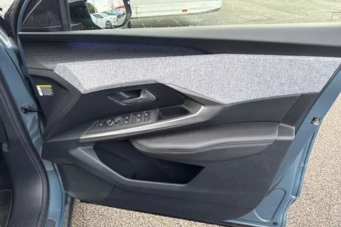 DE25WSX PEUGEOT 3008 1.2 HYBRID GT e-DSC6 Euro 6 (s/s) 5dr Thumbnail #20