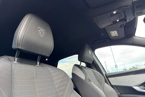 DE25WSX PEUGEOT 3008 1.2 HYBRID GT e-DSC6 Euro 6 (s/s) 5dr Thumbnail #23